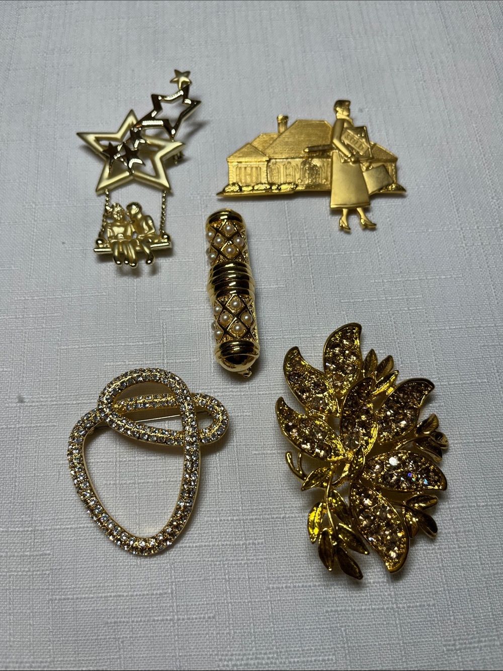Gold Tone Women's Brooch Lot Set
Sparkling Leaf & Star Pins